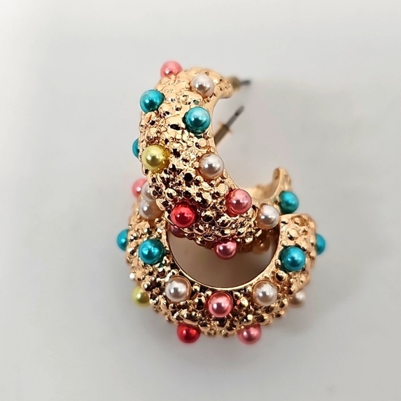 International Inspiration Earrings Chunky Textured Gold Based  w Colored Pearls - Picture 4 of 8